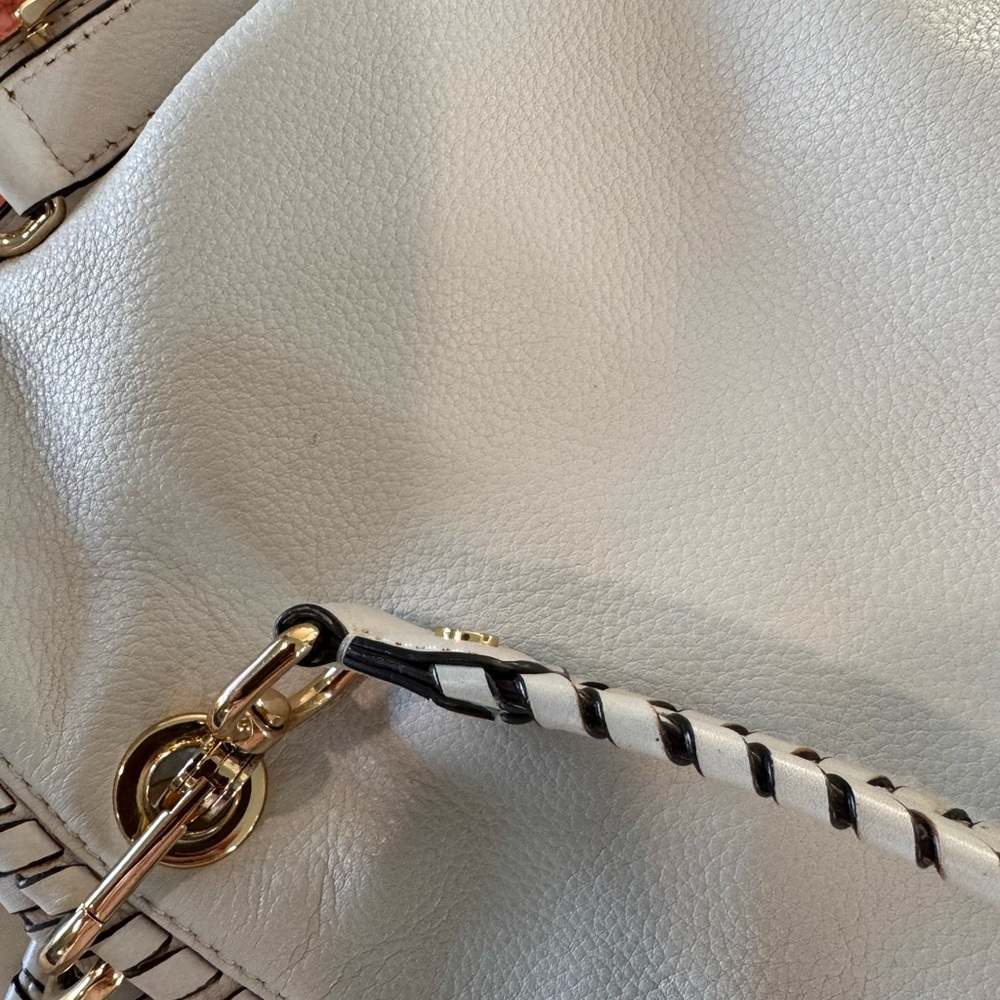 Michael Kors Crossbody Large/Med size handbag. Excellent! LOOK. With Dust Bag! - Picture 7 of 9